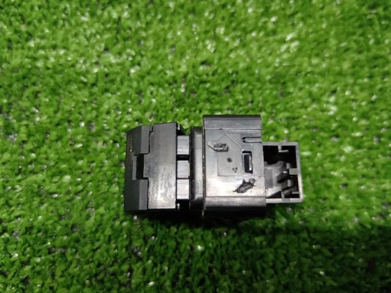 Кнопка стеклоподъемника