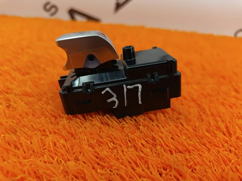 Кнопка стеклоподъемника