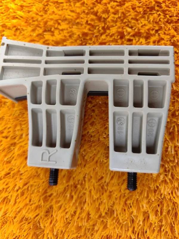 Направляющая стекла двери