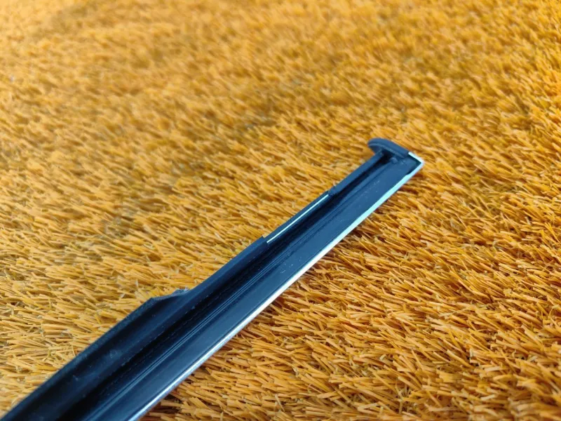 Молдинг стекла