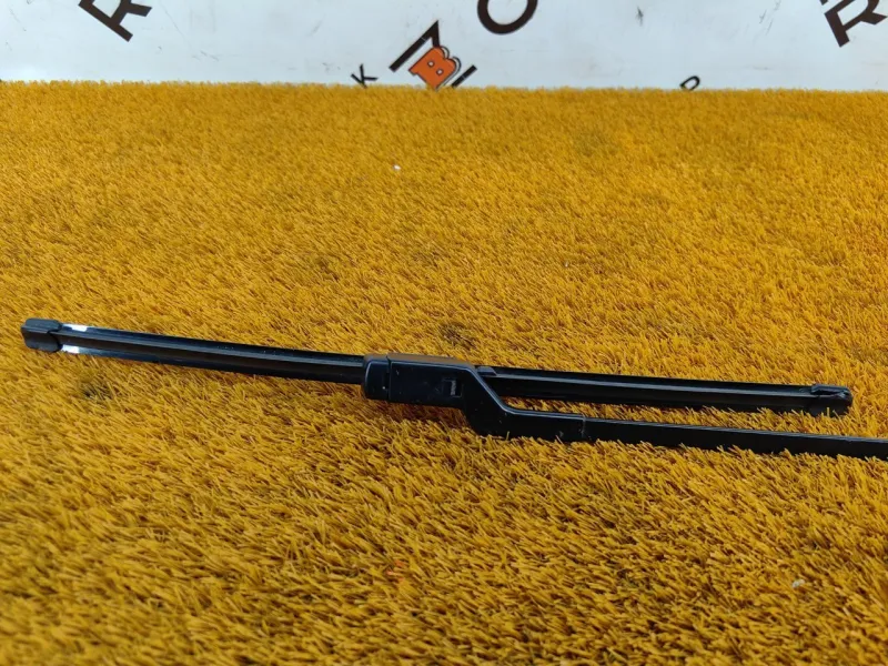 Поводок стеклоочистителя лобового стекла