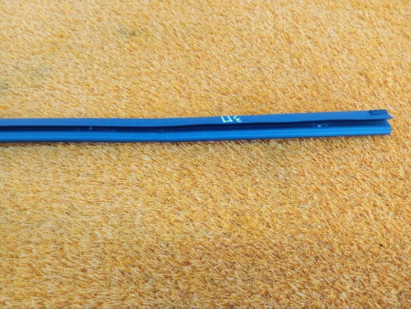 Уплотнитель стекла двери