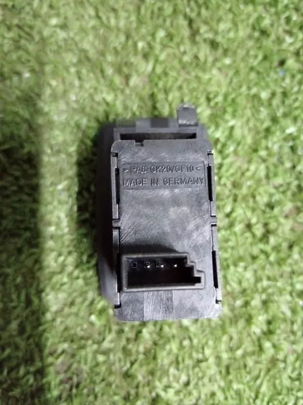 Кнопка стеклоподъемника