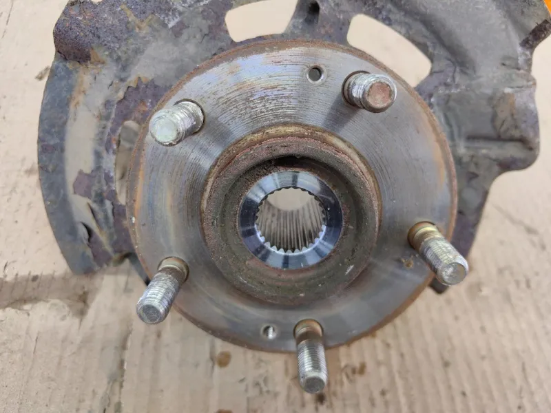 Кулак поворотный