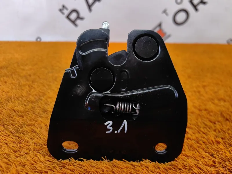 Замок спинки сиденья