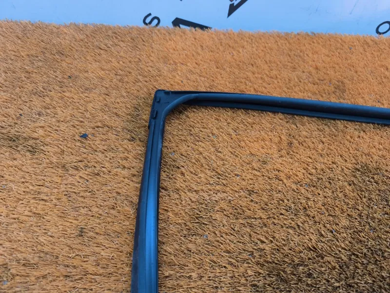 Уплотнитель стекла двери