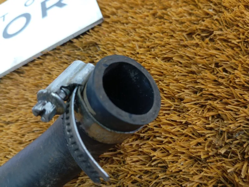 Патрубок радиатора