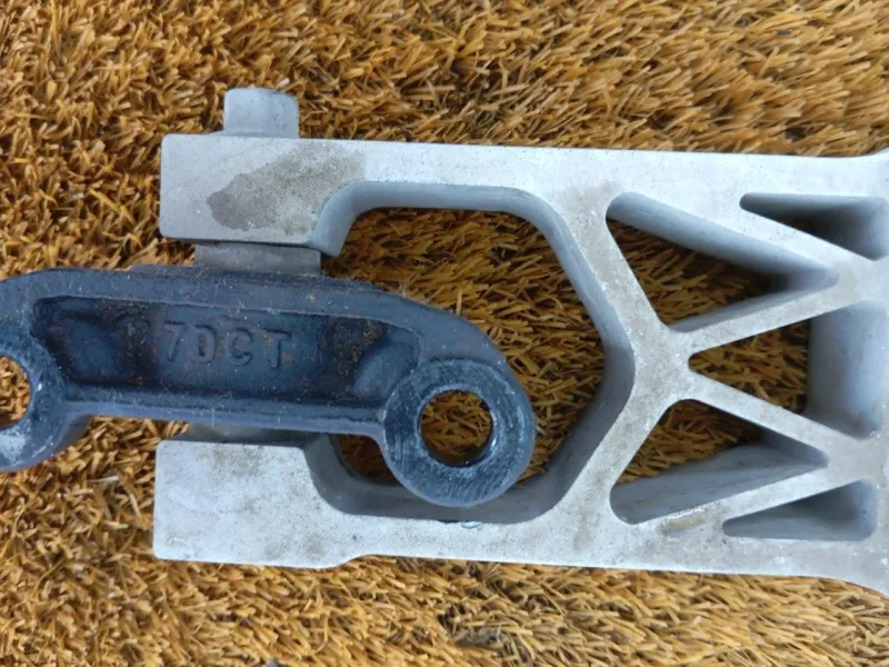 Подушка двигателя