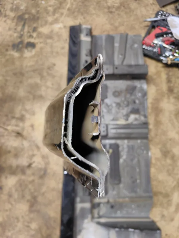 Порог с центральной стойкой