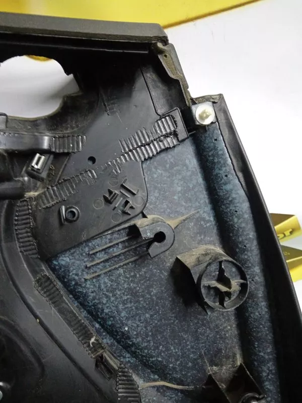 Обшивка двери Audi A4 2006 8E0867305 B7, передняя правая