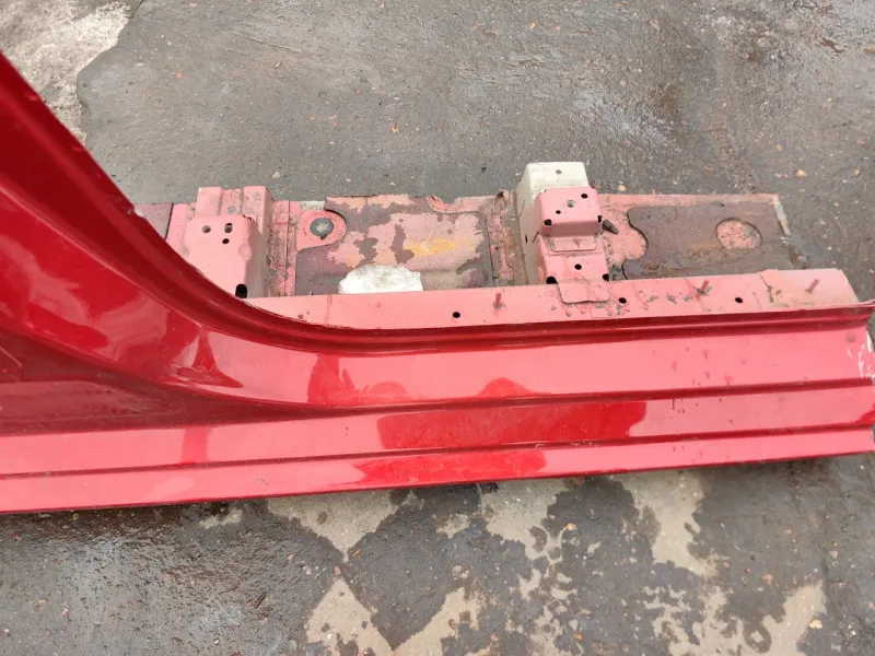 Порог с центральной стойкой