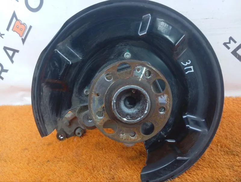 Кулак поворотный