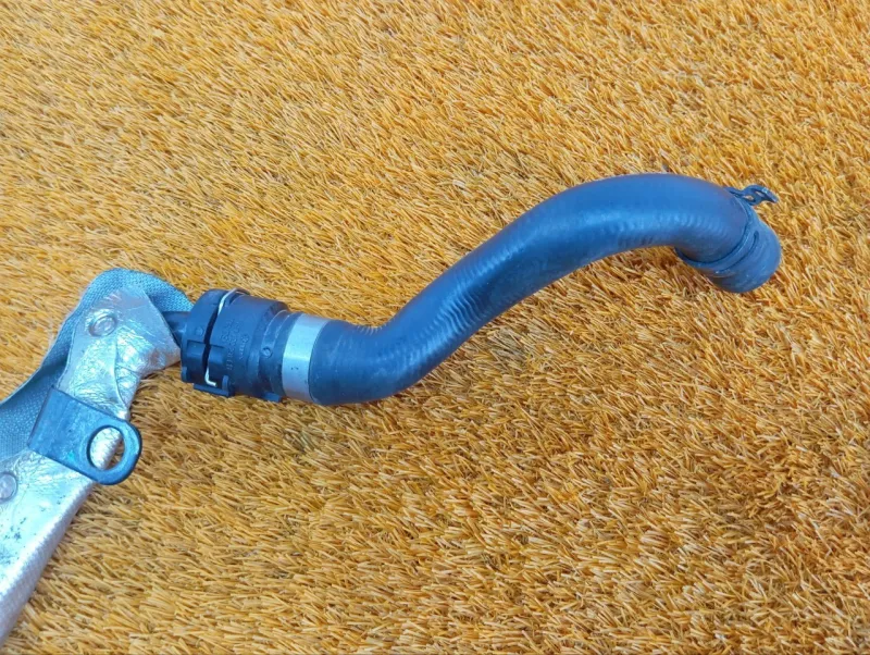 Патрубок радиатора