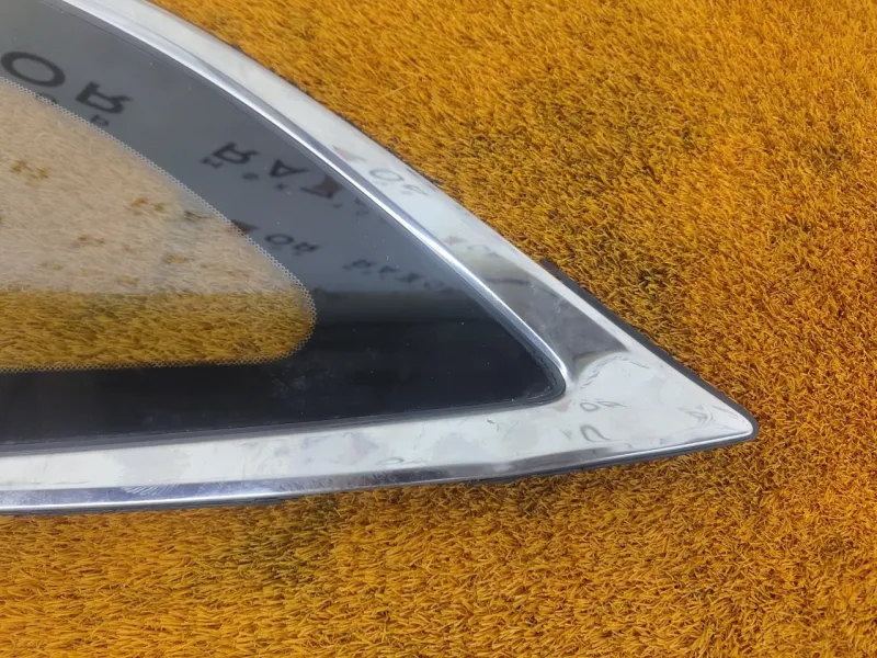 Форточка задняя