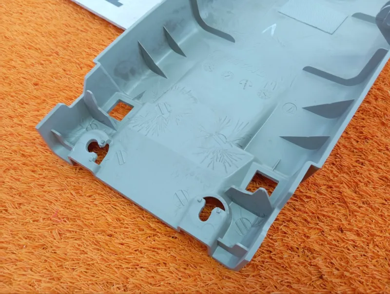 Обшивка центральной стойки