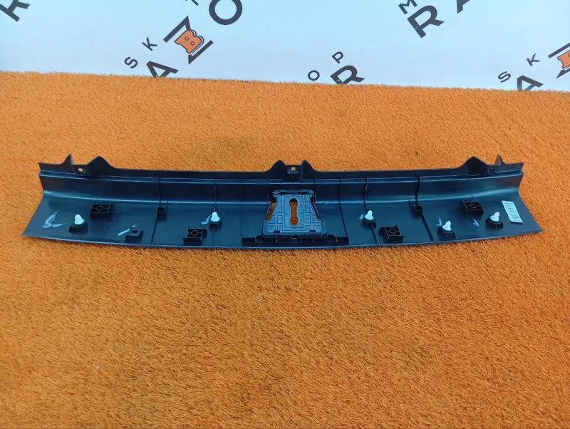 Накладка замка багажника