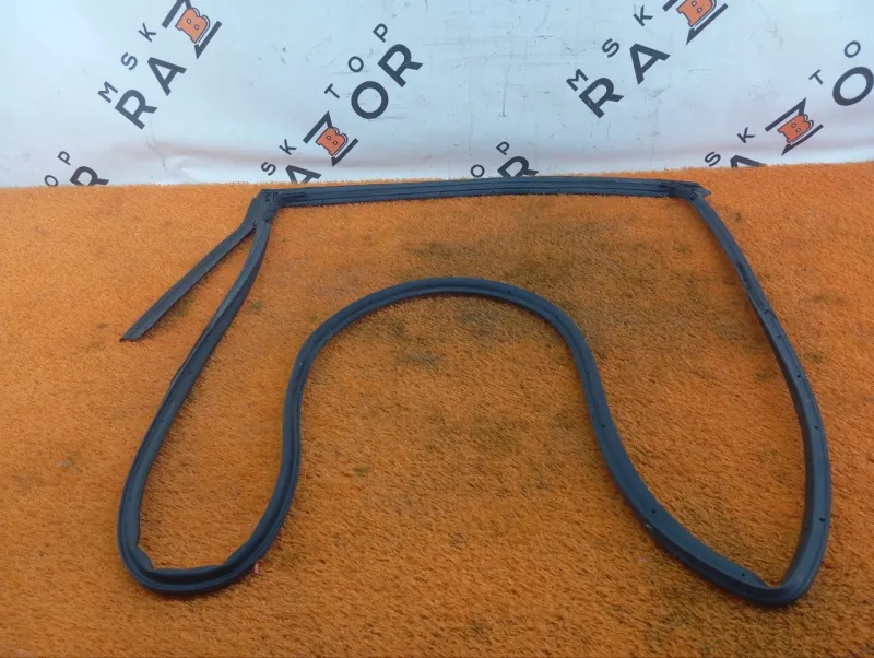 Уплотнитель двери