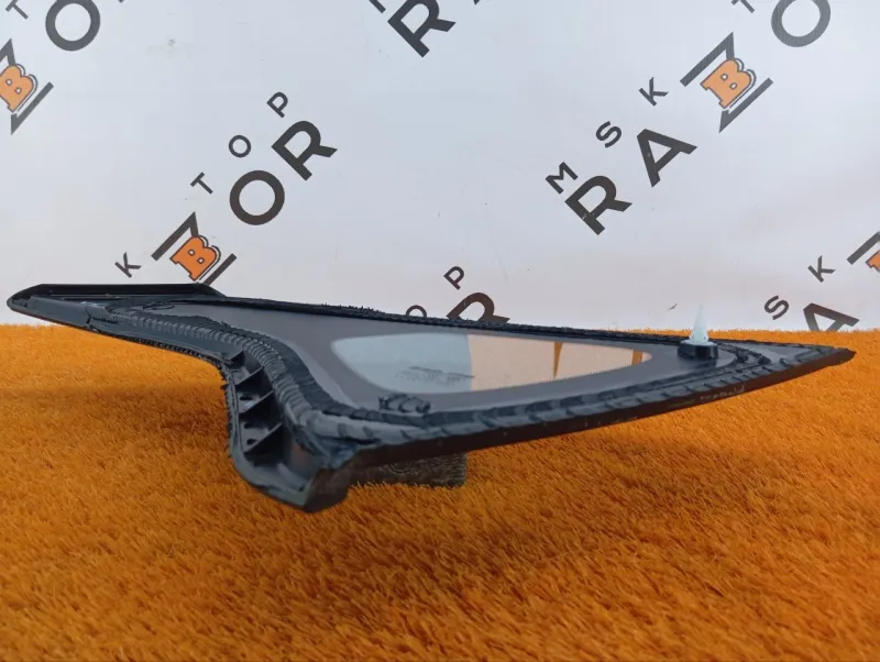 Форточка задняя