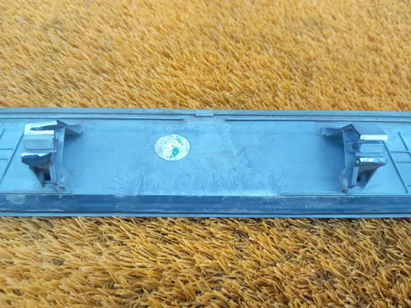 Накладка крышки багажника