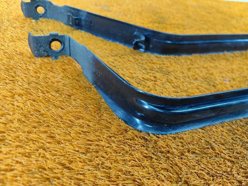 Крепление топливного бака