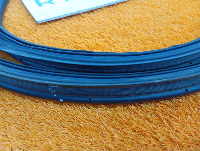 Уплотнитель багажника