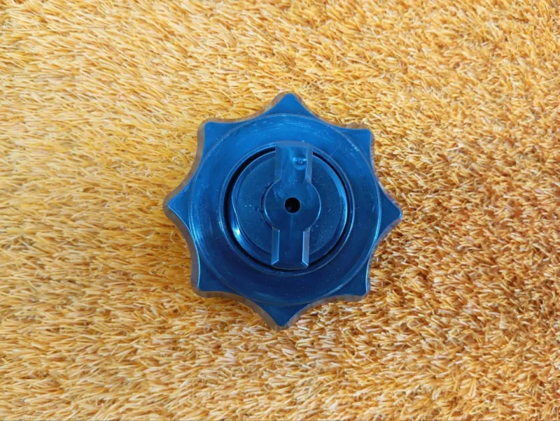 Болт крепления запасного колеса