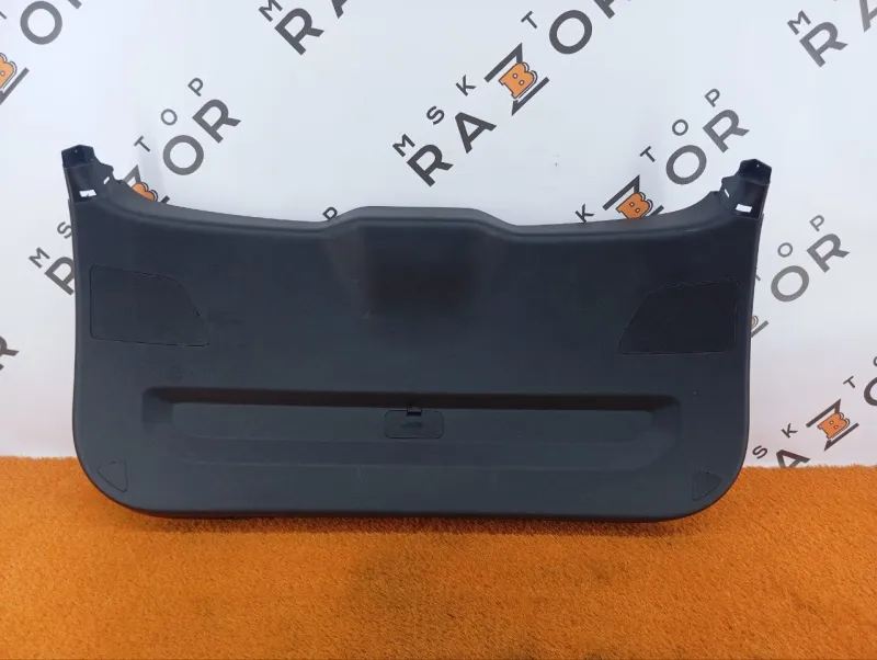 Обшивка двери багажника