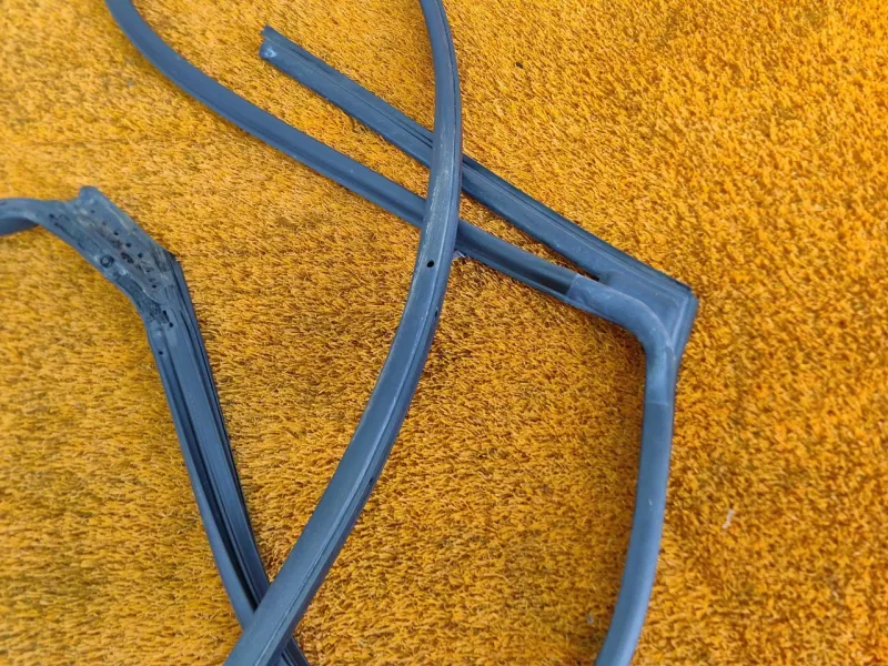 Уплотнитель двери