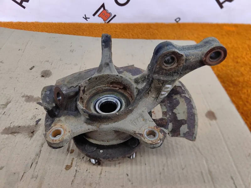 Кулак поворотный