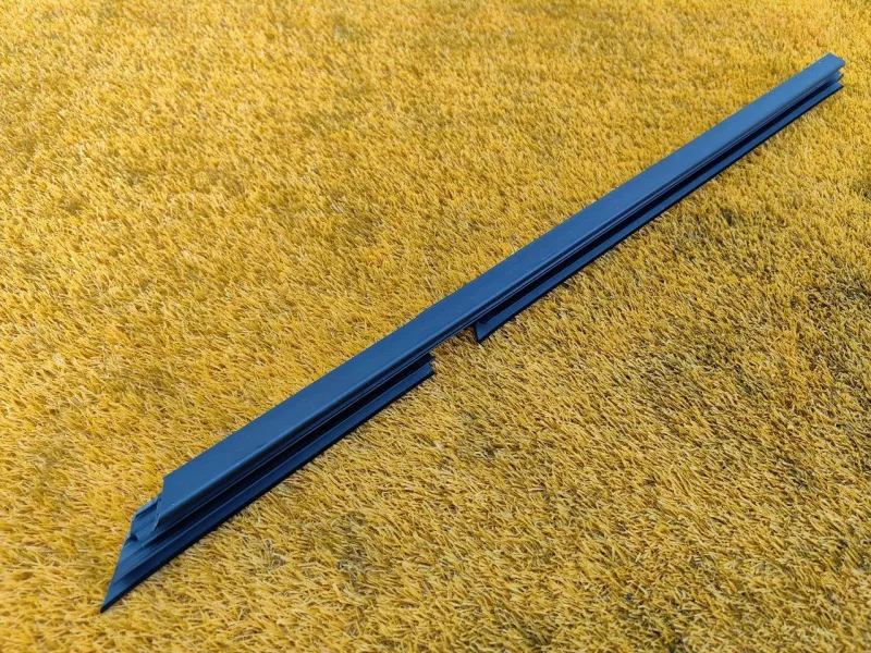 Уплотнитель стекла двери