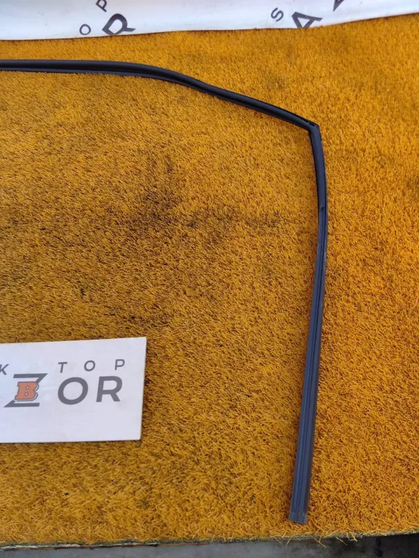 Уплотнитель стекла двери