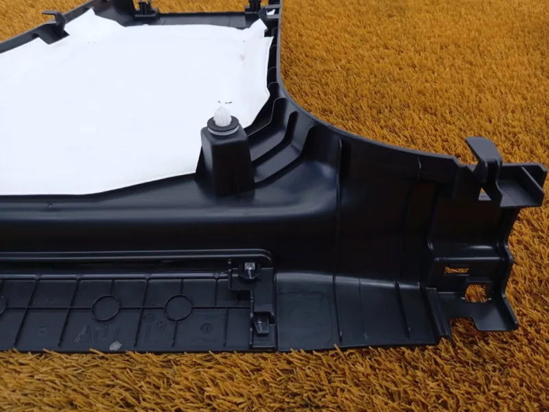 Обшивка центральной стойки