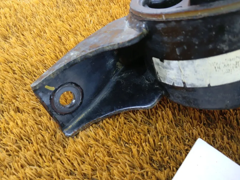 Подушка двигателя