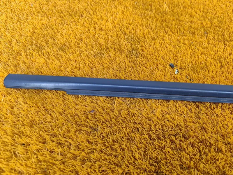 Уплотнитель стекла двери