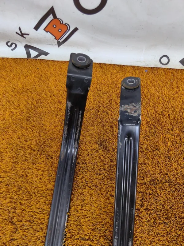 Крепление топливного бака