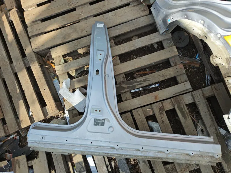 Порог с центральной стойкой