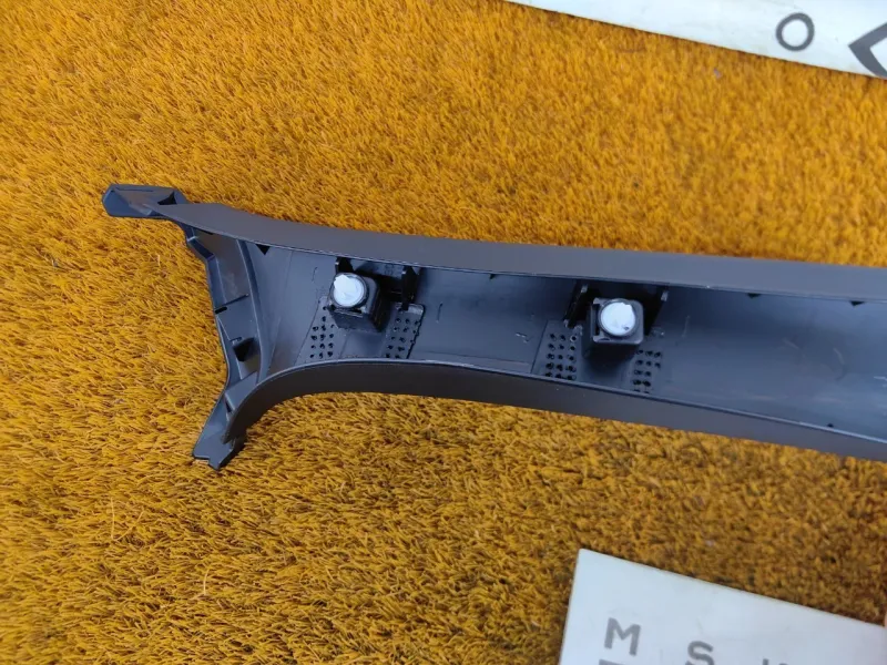 Обшивка двери багажника