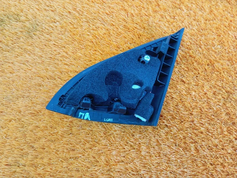 Уголок двери