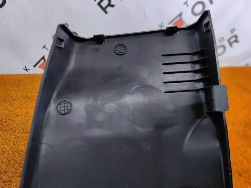 Обшивка центральной стойки