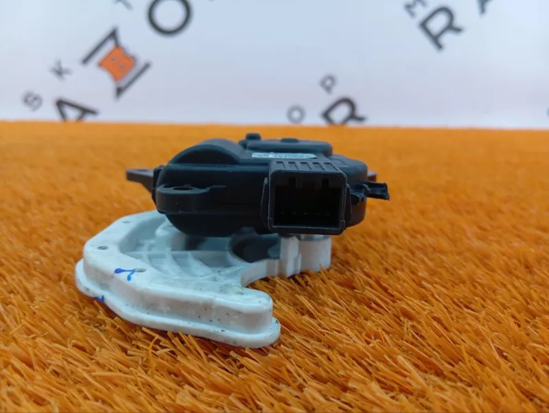 Сервопривод заслонок печки