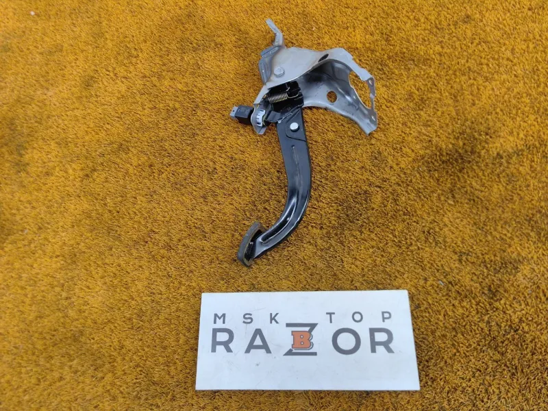 Педаль тормоза