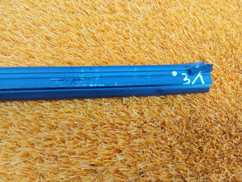 Уплотнитель стекла двери