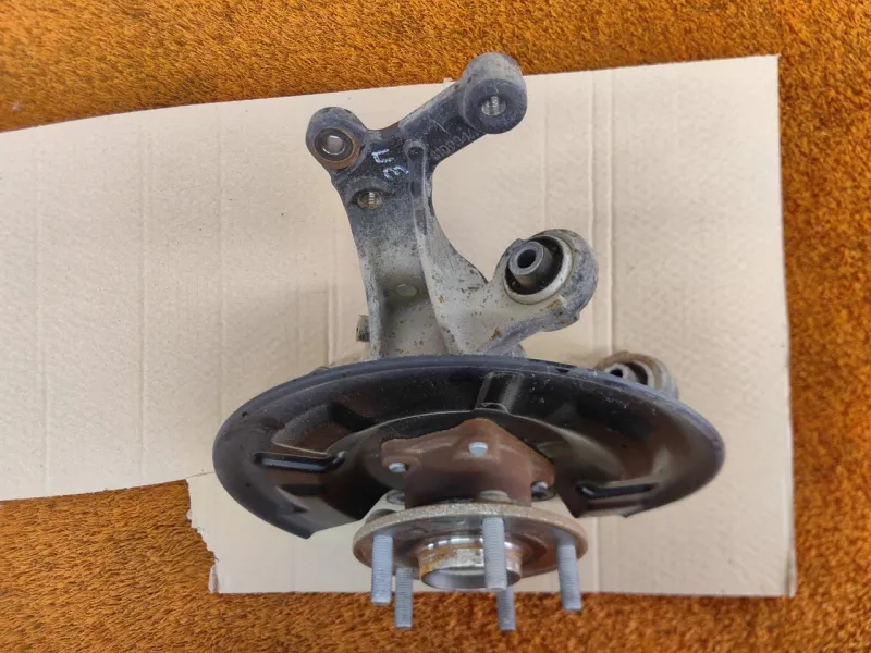 Кулак поворотный