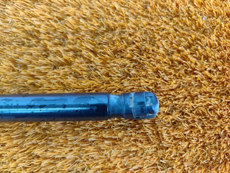 Амортизатор крышки багажника