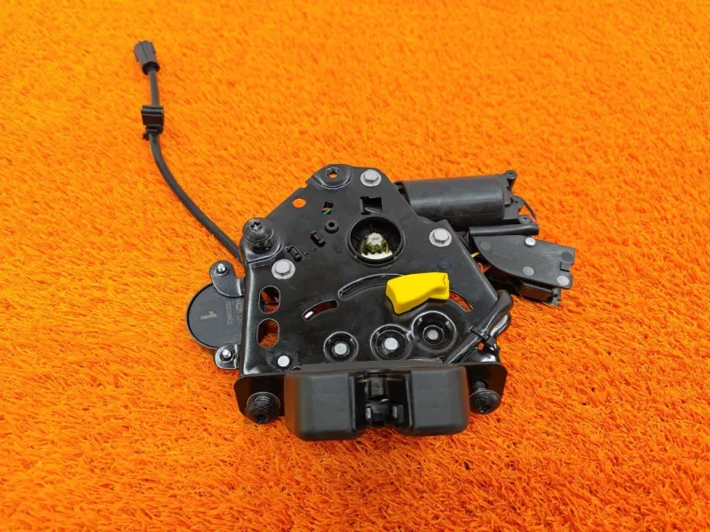 Замок багажника