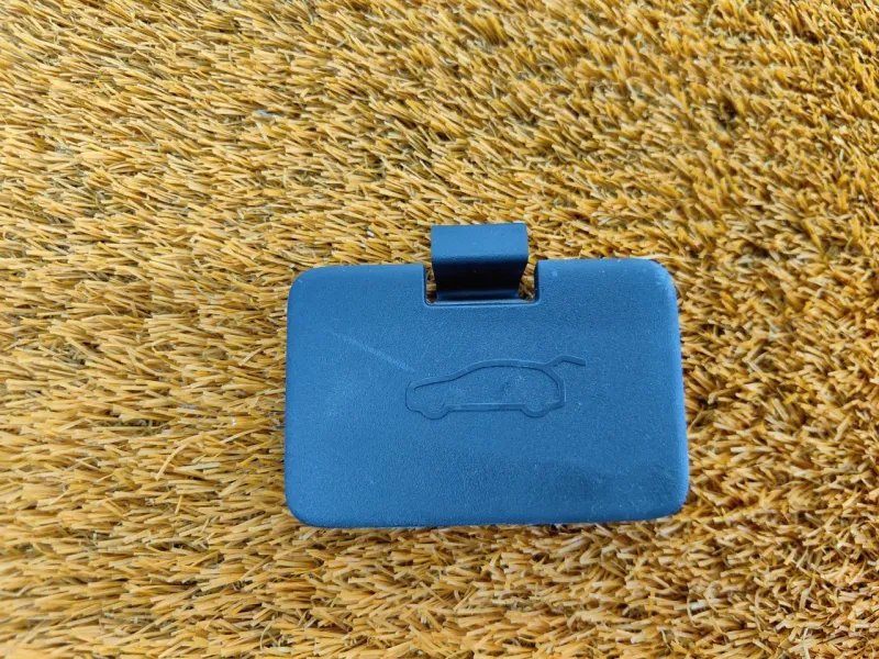 Обшивка двери багажника