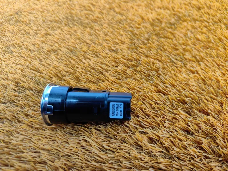 Кнопка запуска двигателя