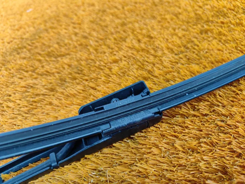 поводок стеклоочистителя