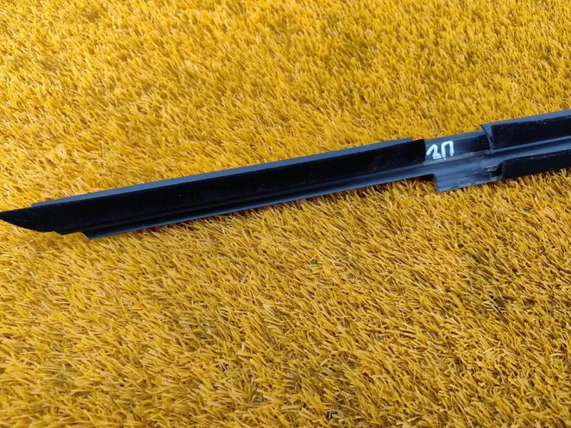 Уплотнитель стекла двери