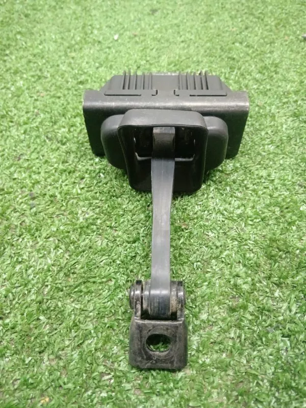 Ограничитель двери